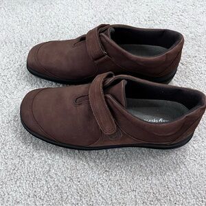 Easy Spirit Brown Suede Comfort Shoes